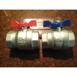Kogelstopkraan " 1 1/4 " binnen /binnendraad met blauwe vlinderknop voor koud water of retour c.v. art 41.31.416 Kogelstopkraan " 1 1/4 " binnen /binnendraad met blauwe vlinderknop voor koud water of retour c.v. art 41.31.416