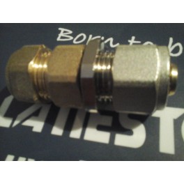 Knelovergang 16mmx 2.0mm Kunststof waterleiding/meerlagenbuis naar 14mm knel (oude maat kopere buis ) Knelovergang 16mmx 2.0mm Kunststof waterleiding/meerlagenbuis naar 14mm knel (oude maat kopere buis )