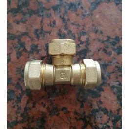 Nieuw! Special T-stuk buitenlandse maat 16mmx15mmx16mm art 80.020.011 Nieuw! Special T-stuk buitenlandse maat 16mmx15mmx16mm art 80.020.011